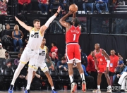 雷火电竞合作-独行侠鏖战热火，哈登带队取胜