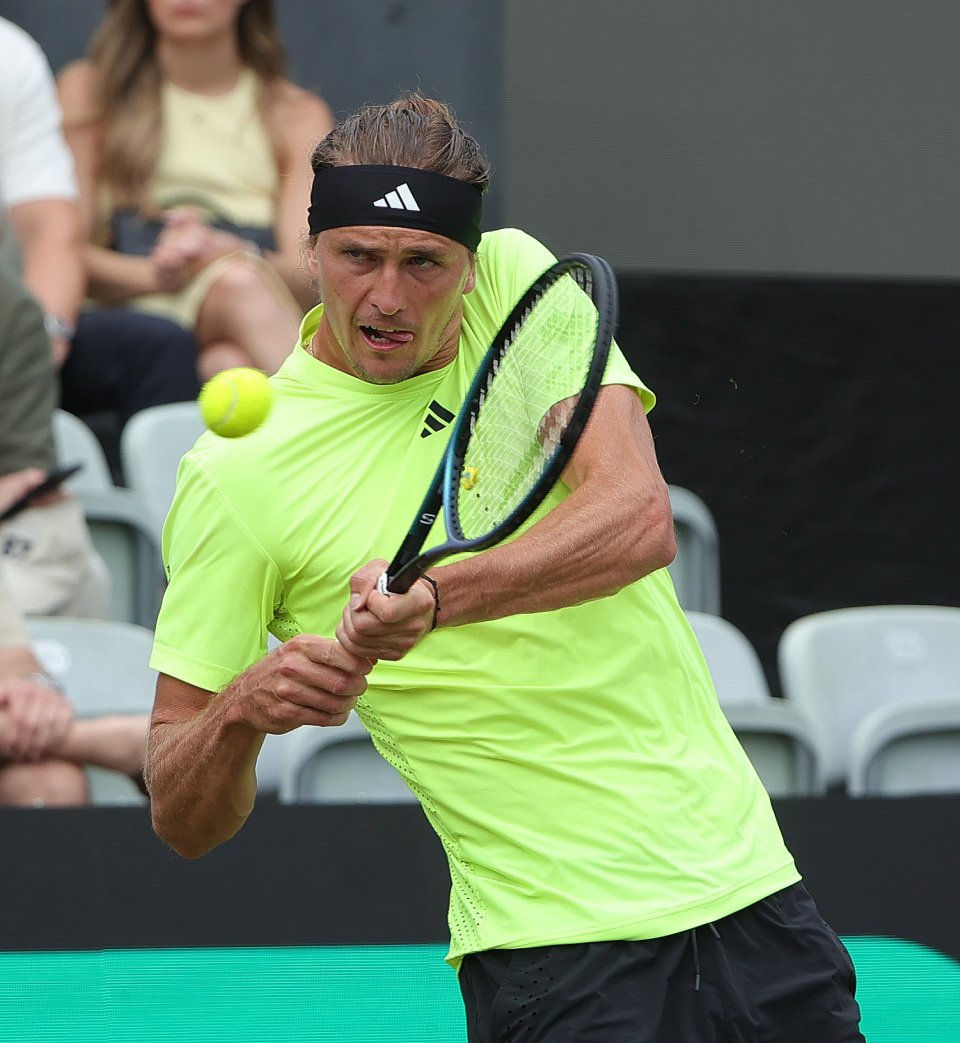 英国网球队绝地反击西班牙网球队，兹维列夫制霸全场的简单介绍